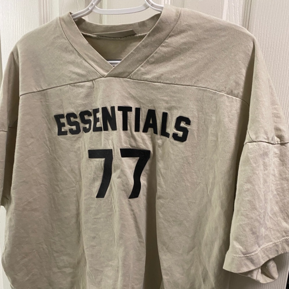 Essential v neck top, size xxs fit loose, in good condition mostly sold out now